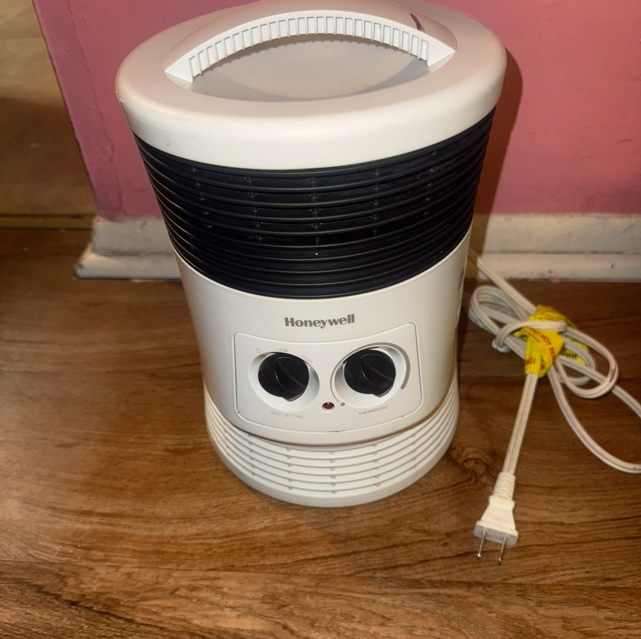 Honeywell 360° Surround Heat Portable Electric Heater, White/Black/Blue, 2 Sett…