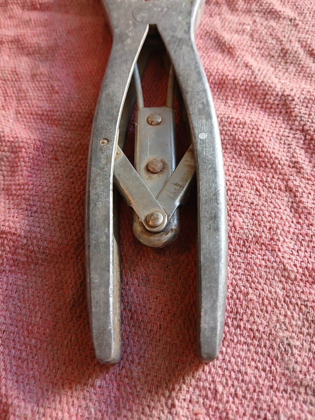 Vintage Elastrator Castration Docking Tool Aluminum Spring Pliers Made In USA