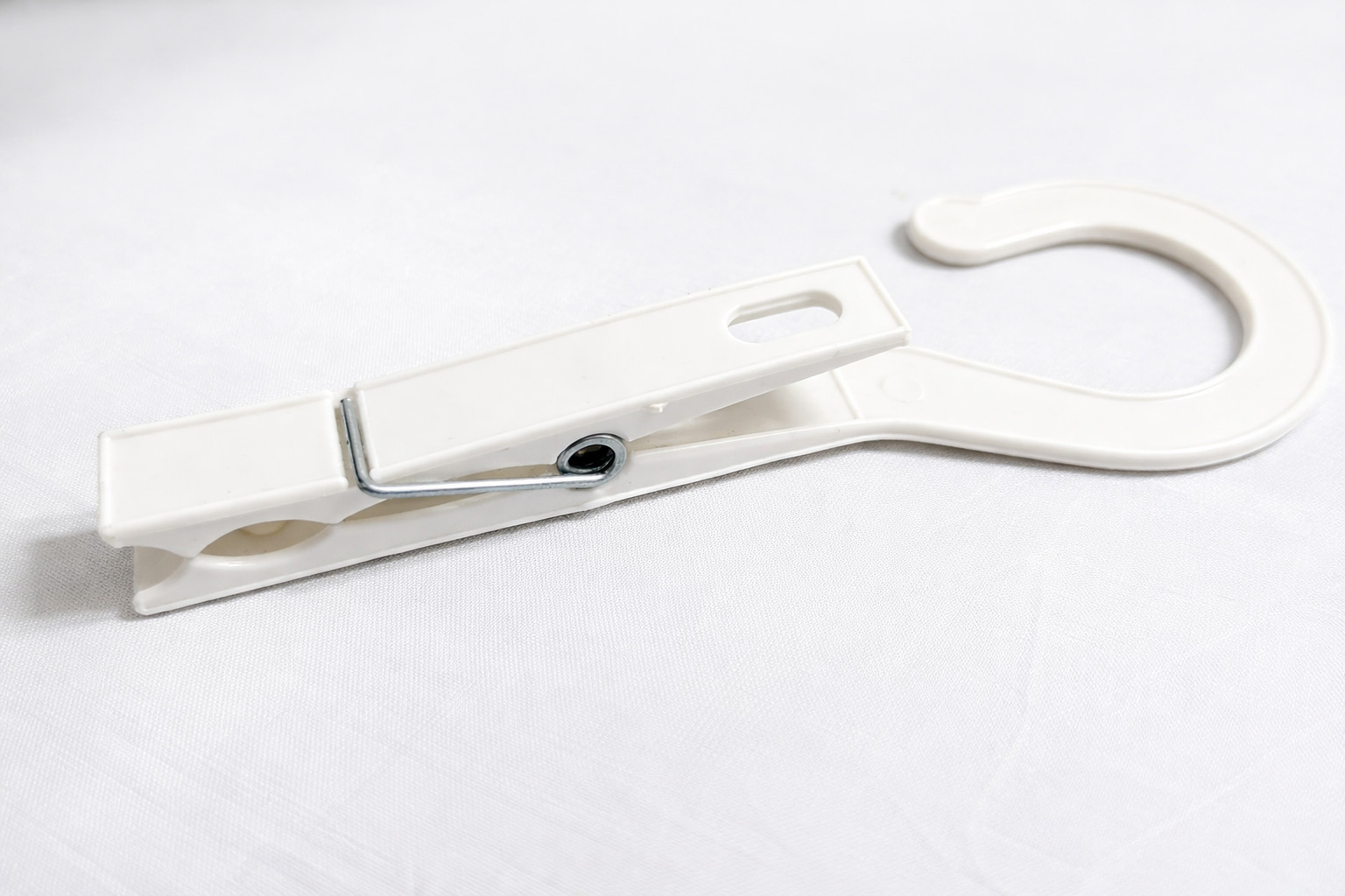 24 Pcs Laundry Hooks Clips Clothesline Hangers Plastic Clip Set White New
