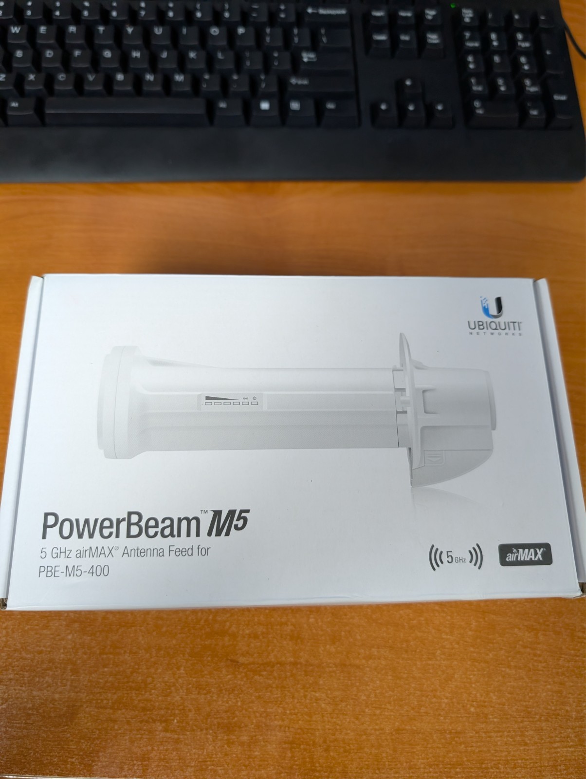 Ubiquiti airMAX PBE-M5-400-US ANTENNA w/POE Adapter