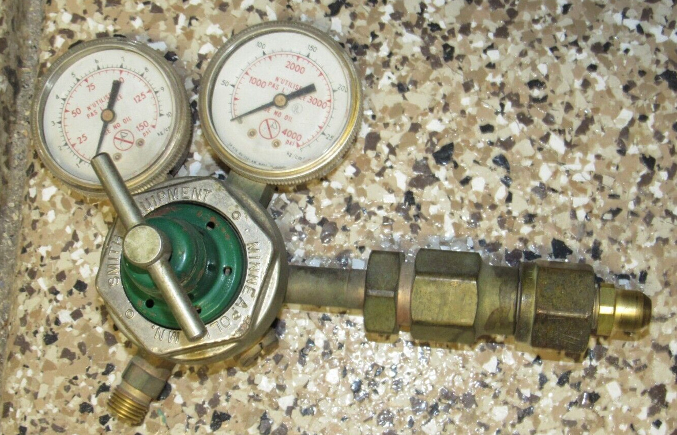 Smith Equipment Compressed Gas Regulator SA-479 H1733-320 - MPLS, MN USA