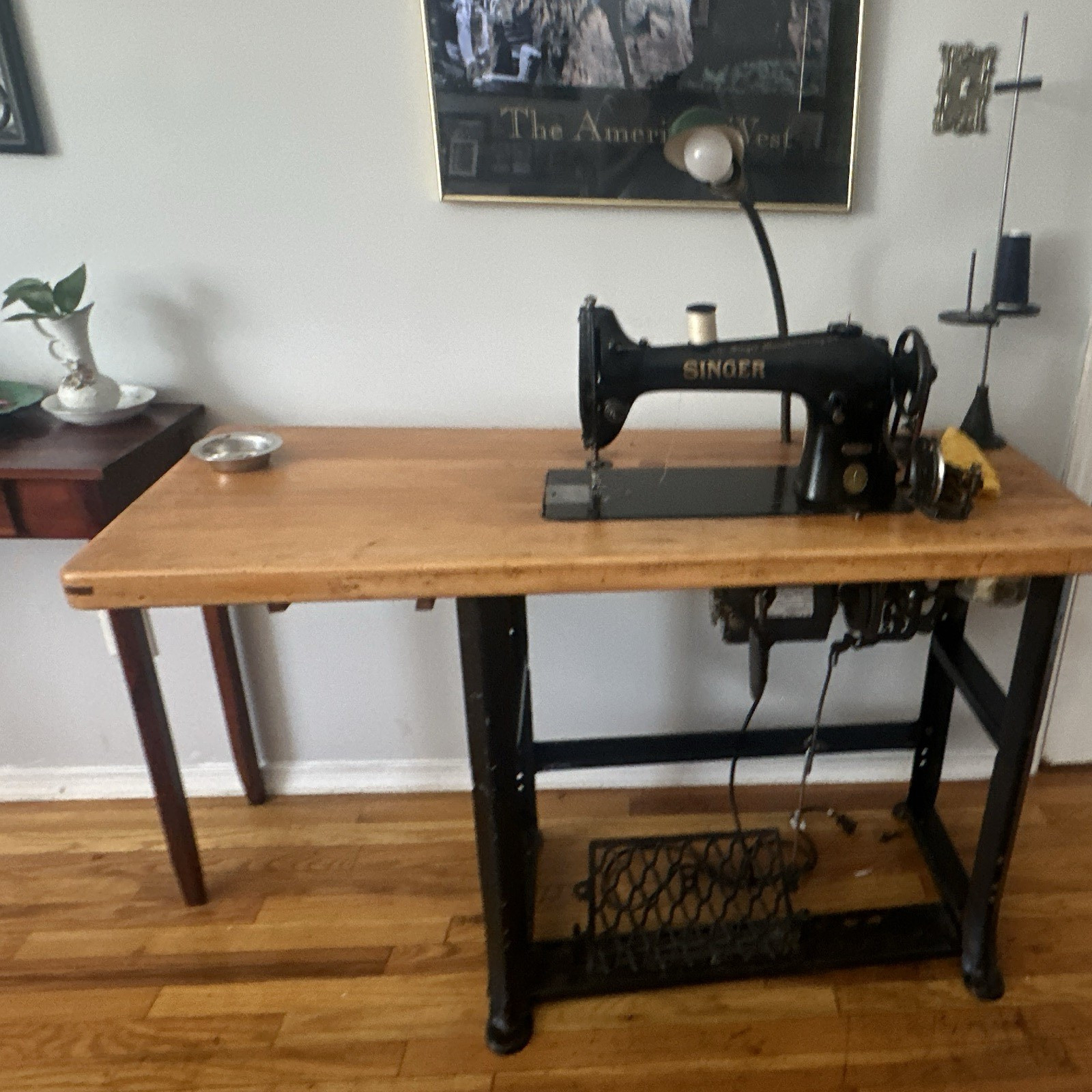 SINGER 31-15 Industrial Electric Table Mounted Sewing Machine for Leather Denim