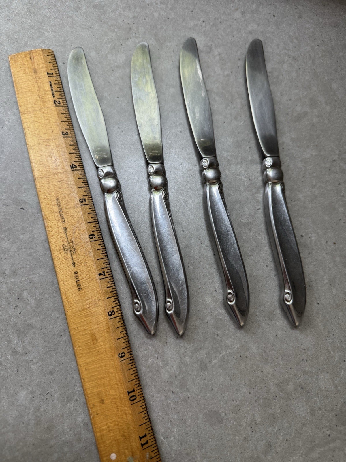 Oneida USA Rogers Flair Pattern Stainless Flatware Complete Service for 4 20 Pcs