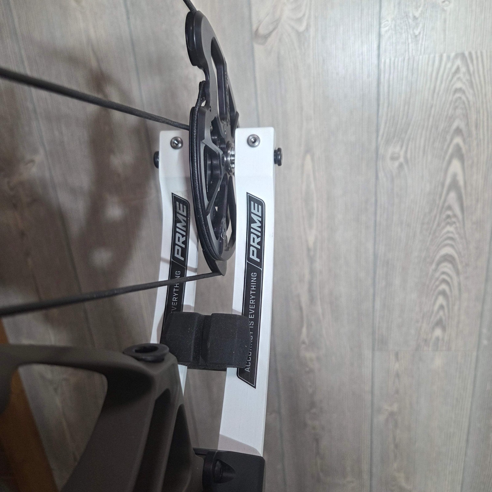 Prime Form 60-70# Morrel Riser White limbs