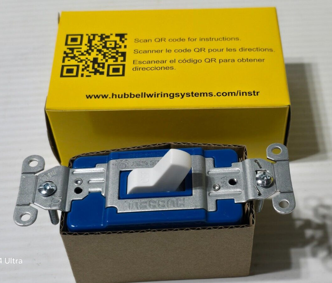 Hubbell EdgeConnect™ Commercial Switch, Screwless Toggle, 15A 120/277V, White