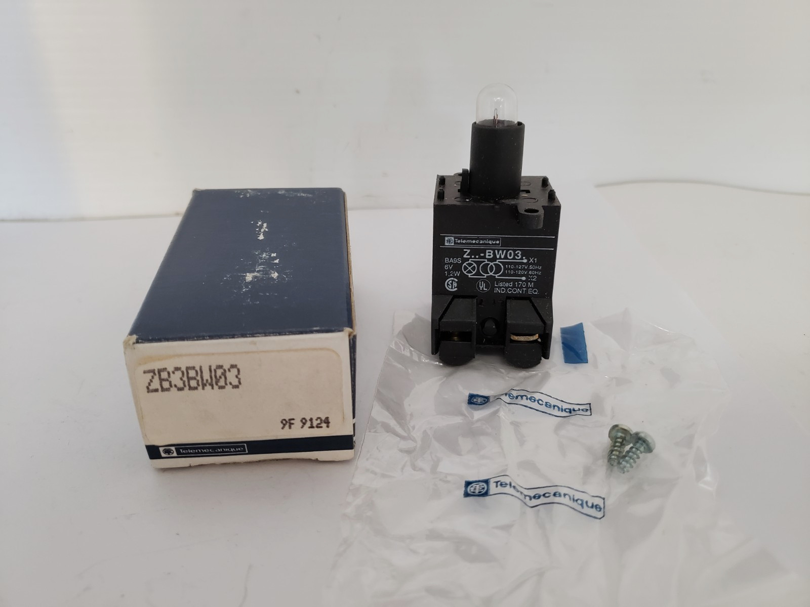 TELEMECANIQUE ZB3BW03 PILOT LIGHT BASE 110-127V 50/60HZ NIB
