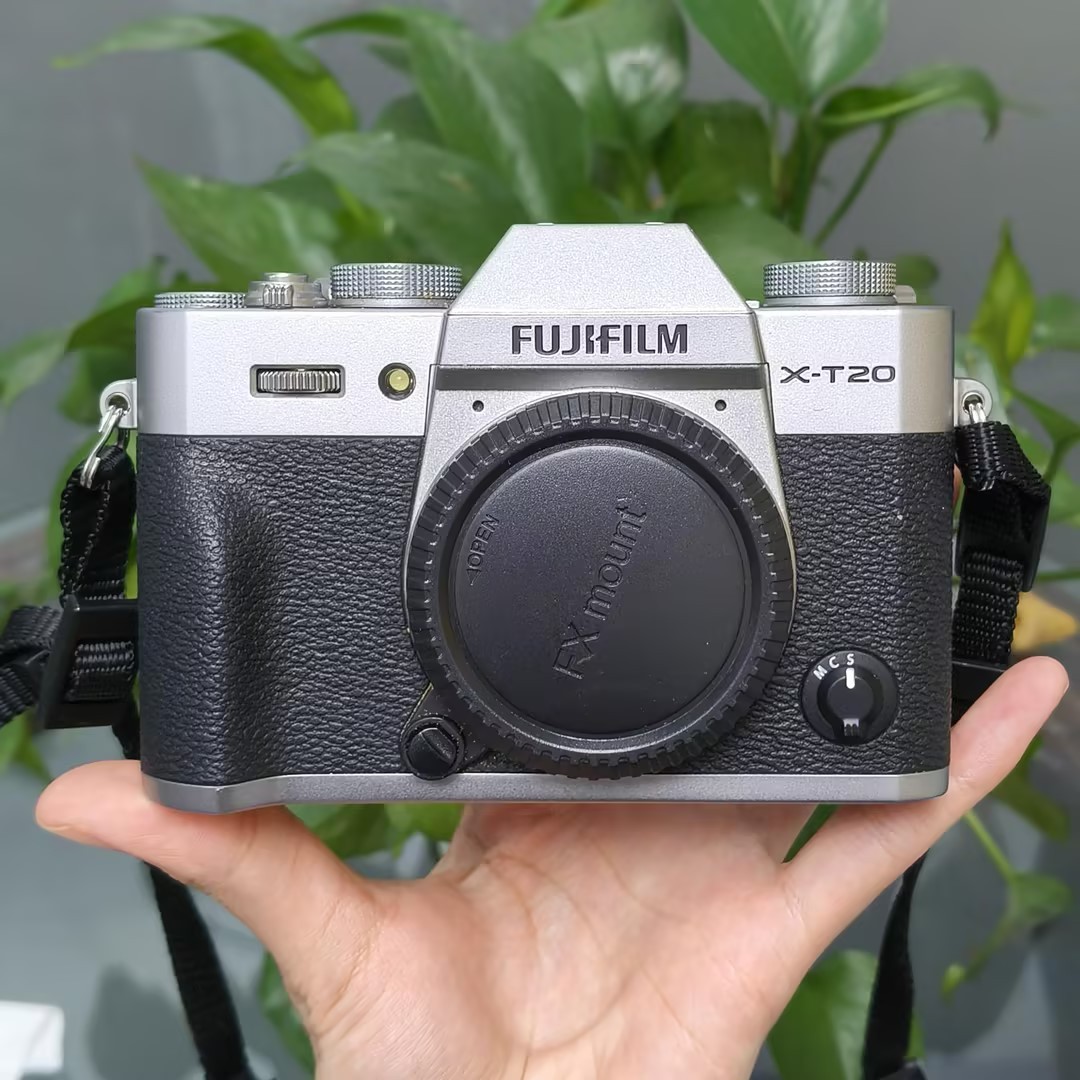 Fujifilm X-T20 24.3MP Mirrorless Digital Camera XT20 Body Only Silver Excellent