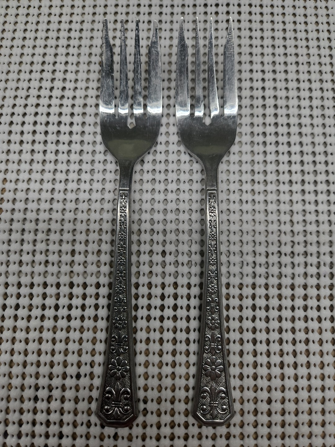 FLORENZ 8 PETAL 2 Salad / Dessert Forks 6-3/8" By Interpur Stainless Steel KOREA