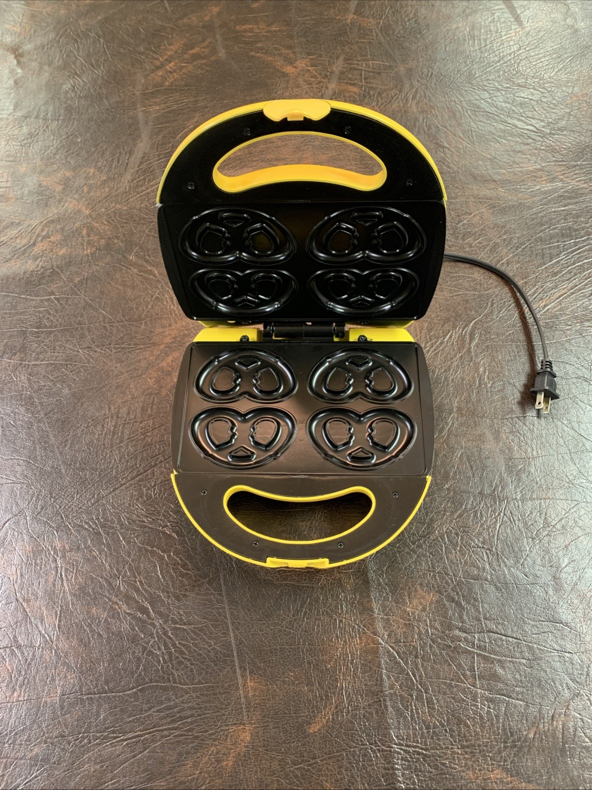 Soft Pretzel Maker Nostalgia Electrics Open Box Never Used