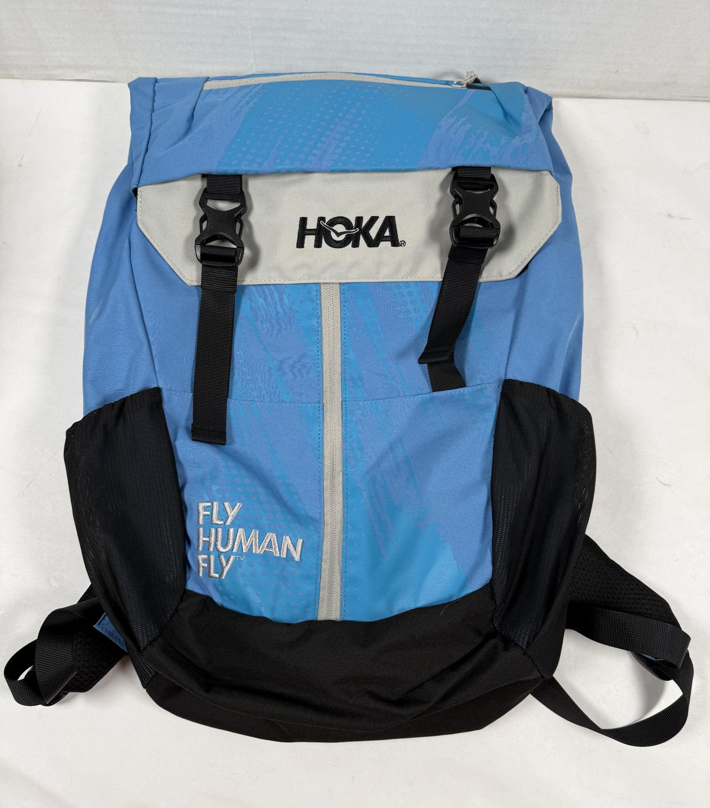 HOKA Backpack Fly Human Blue 20L Hiking Padded Straps External Pockets Zip