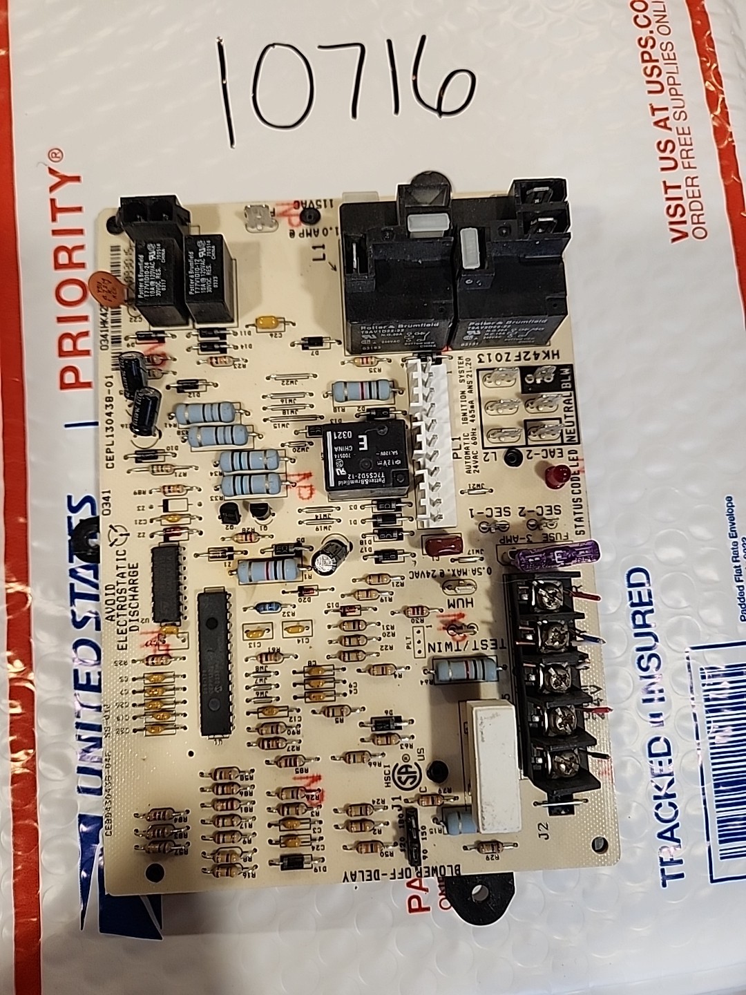 Carrier Furnace Control Board  HK42FZ013 Cepl13048-0