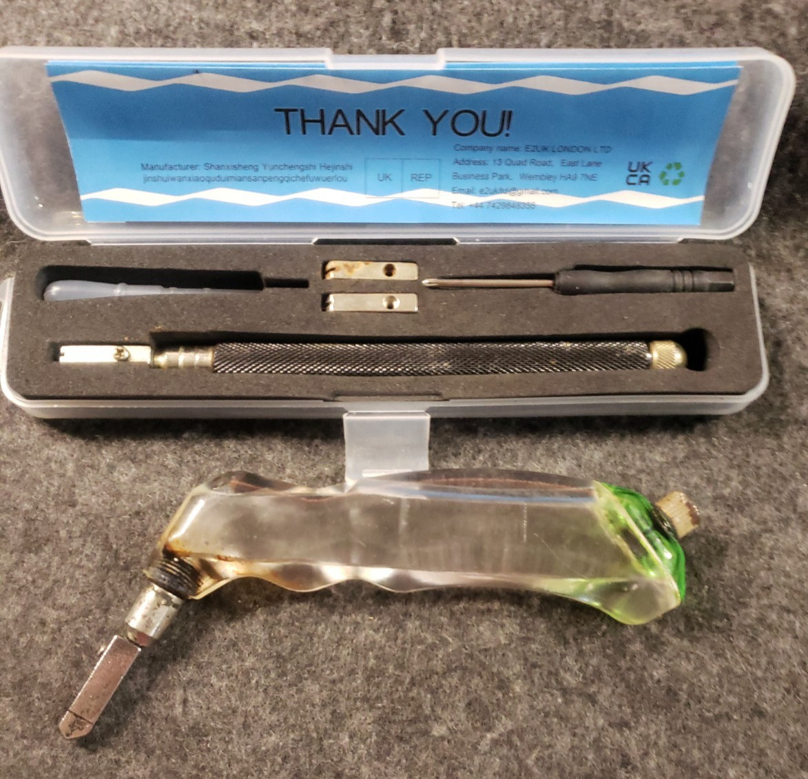 Set of two Glass Cutters with Replacement Heads and Screwdriver (C7B1)
