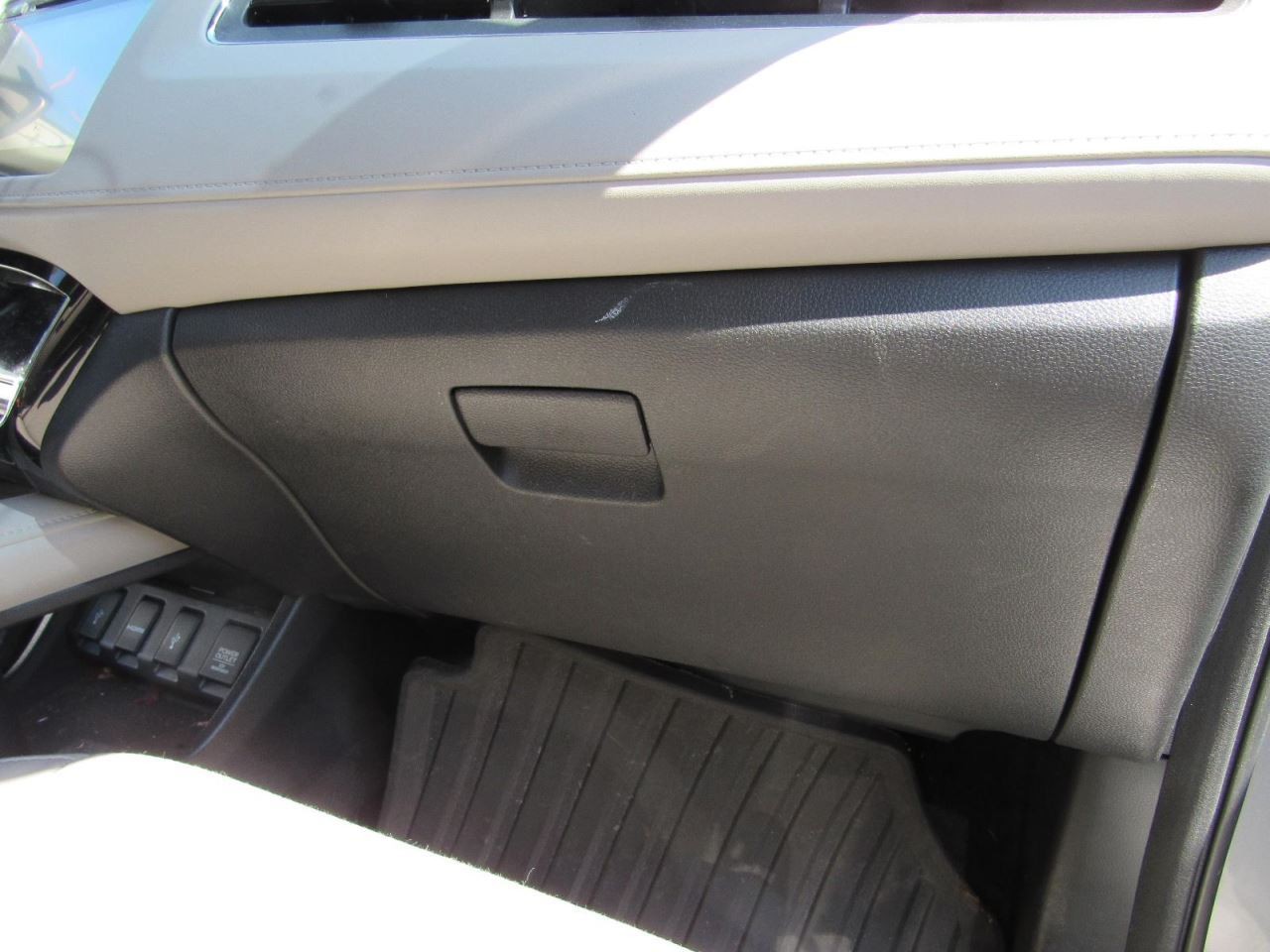 HR-V      2018 Glove Box 1040452