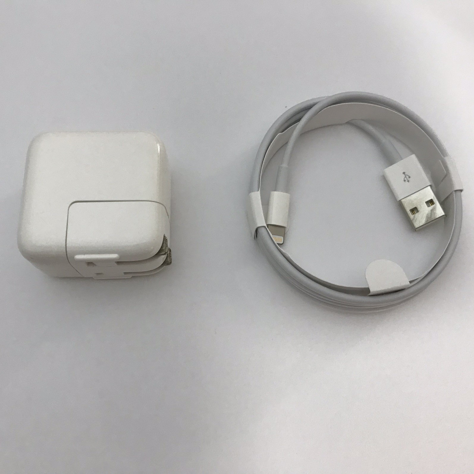 Apple A1357 10W USB Power Adapter for iPhone, ipad and iPod - White Brand New!