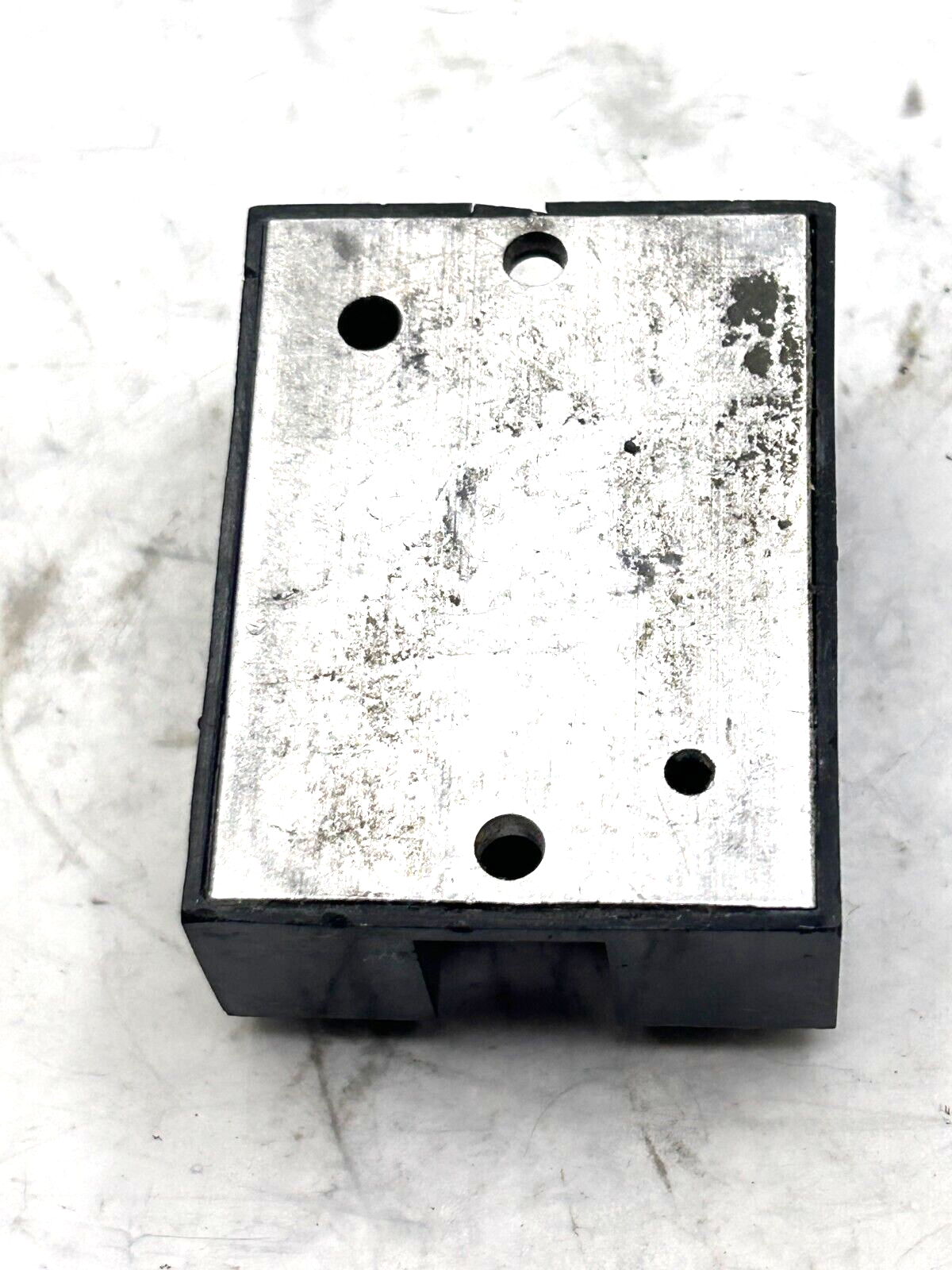 IKUND ELEC-TROL,ING. SOLID STATE RELAY MODEL SU 11024 Pre-owned