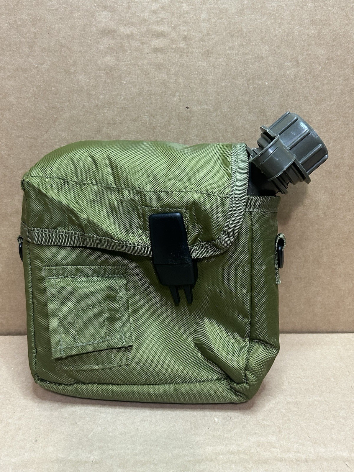 US Army Military Issue Green 2 QT Water Canteen & Fleece Lined Cover Belt Clips