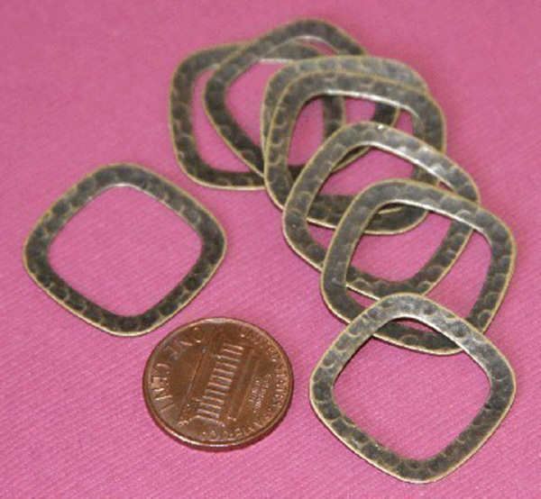 10pcs of Antiqued brass hammered square links 23mm