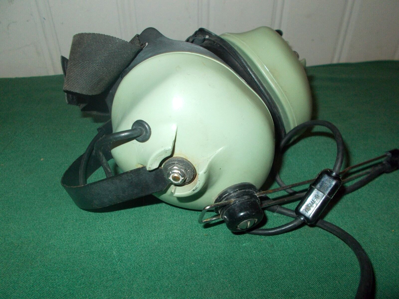 DAVID CLARK H3340 AVIATION HEADSET TESTED AND WORKING