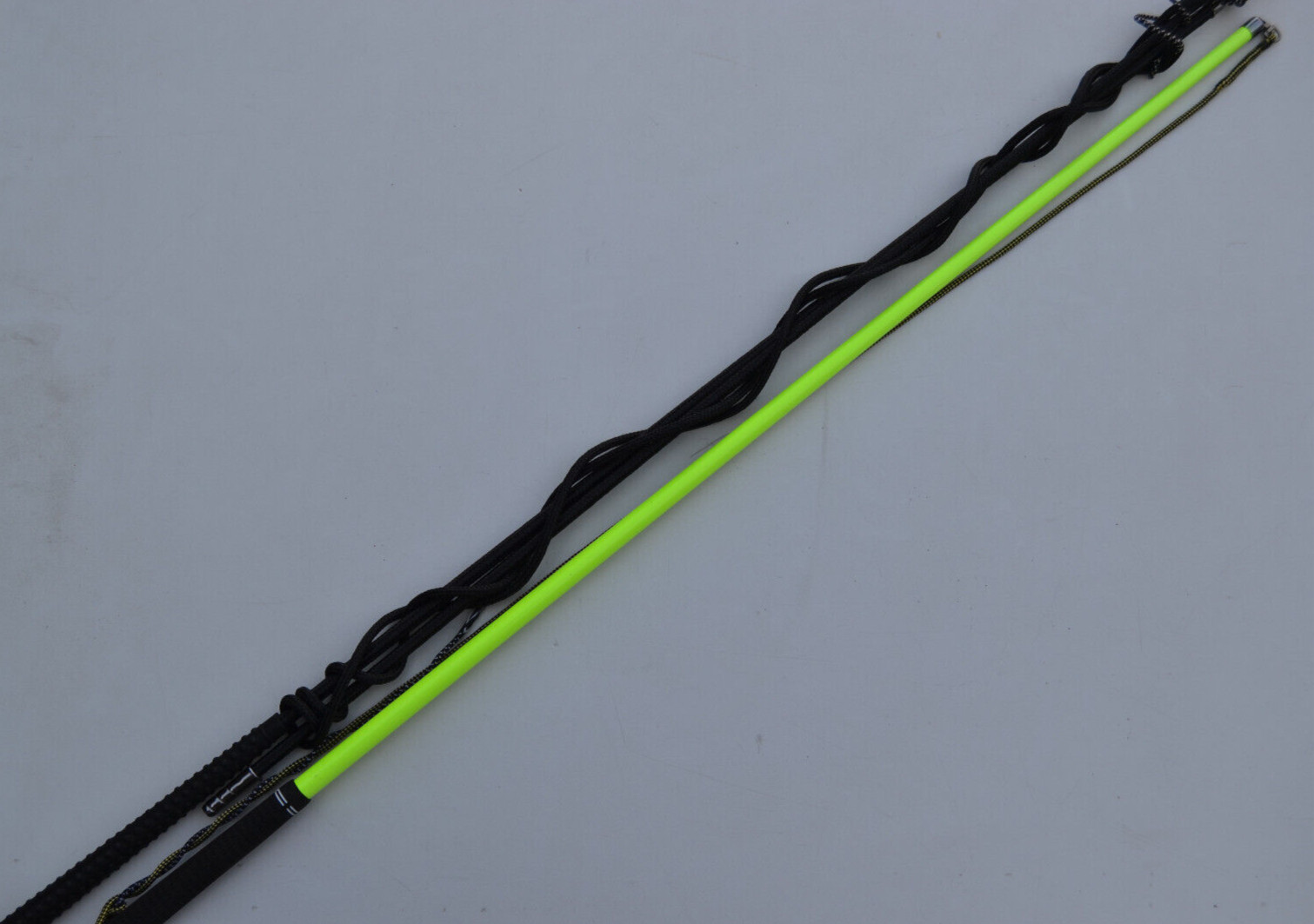 2 x lunging whip – exhibition pieces: black plug whip yellow telescopic whip
