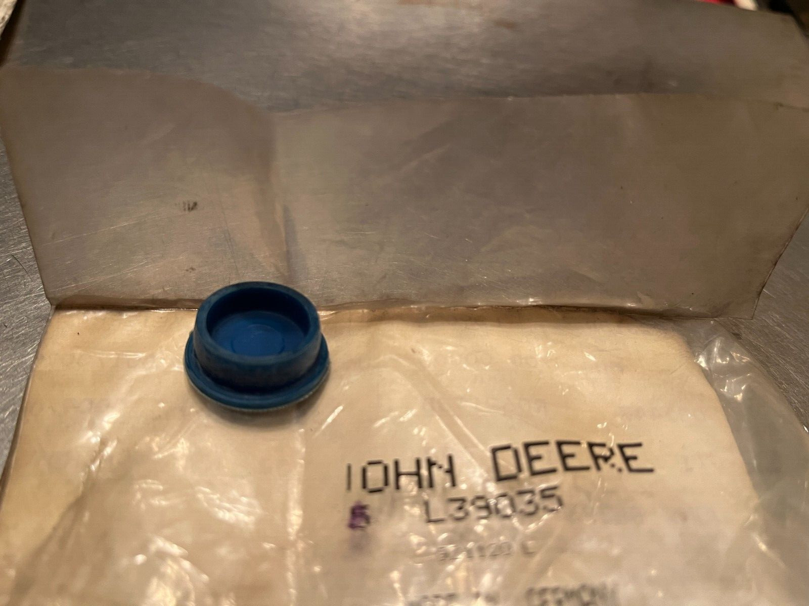 L39035   Genuine OEM  John Deere   PLUG
