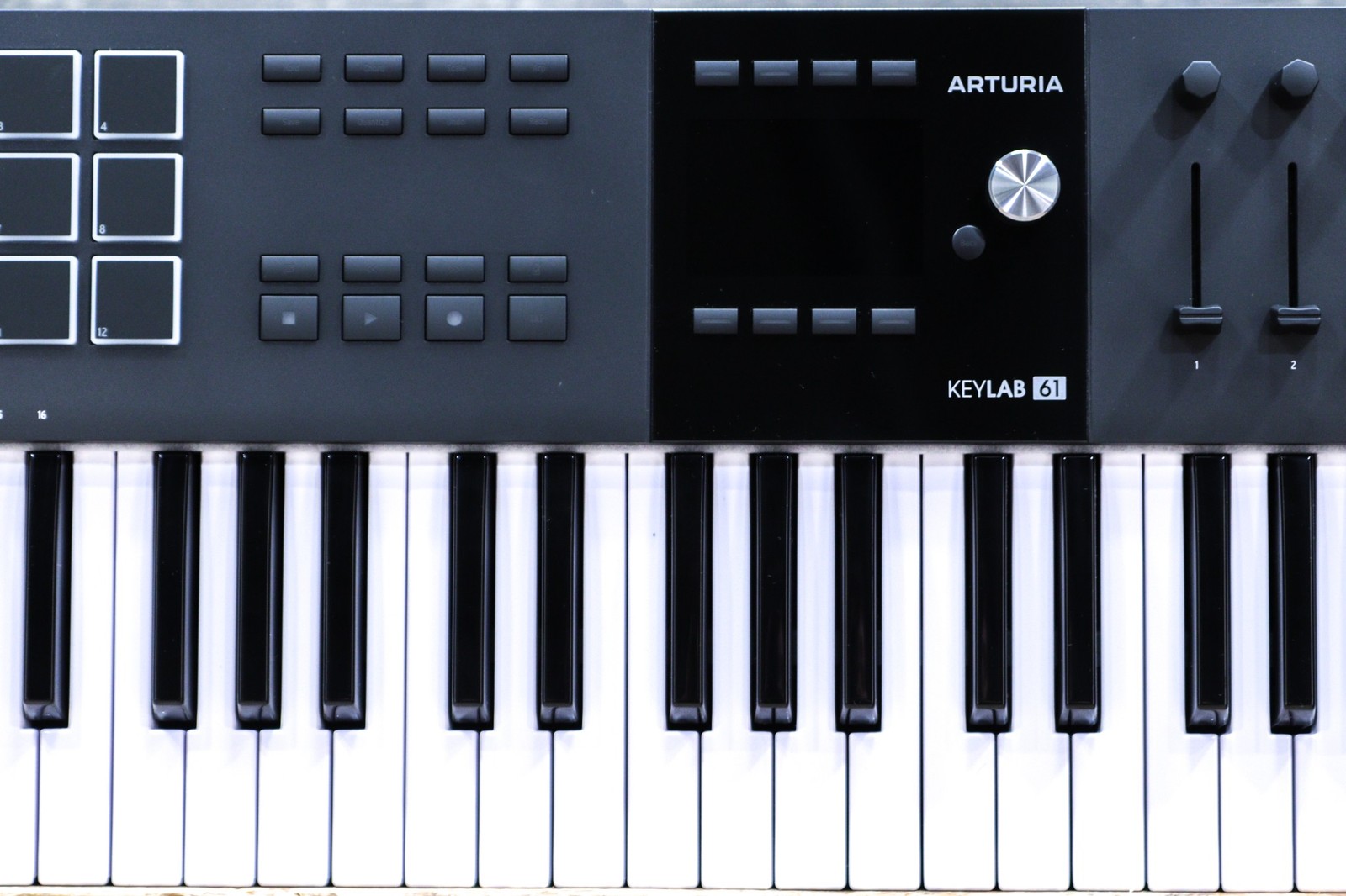 Arturia KeyLab 61 Mk3 Universal MIDI Controller 61-Note Semi-Weighted w/Box