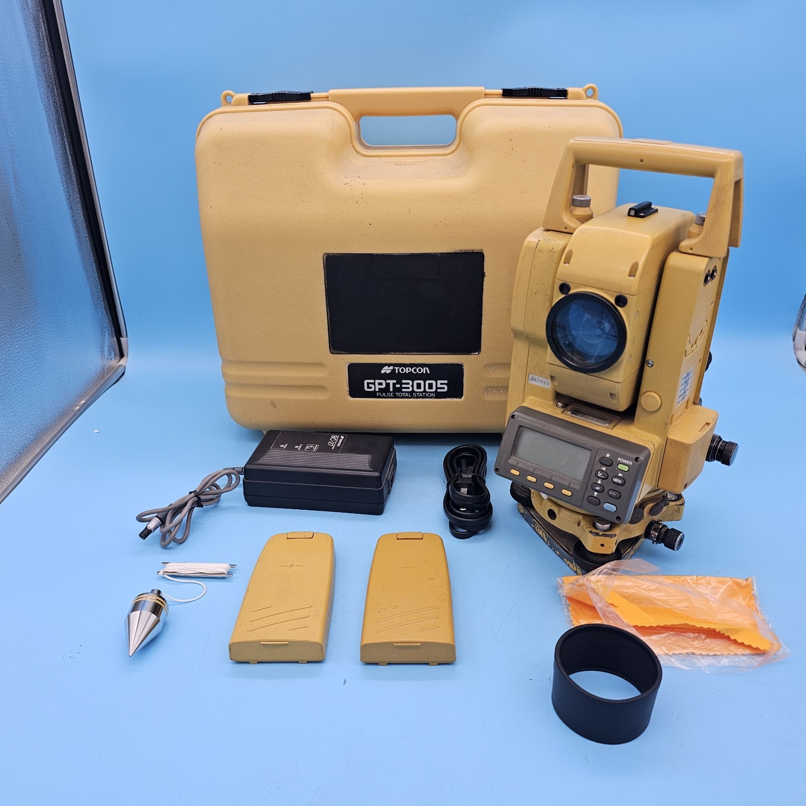 Topcon GPT-3005 Pulse Total Station w/ Batteries, Charger, Case