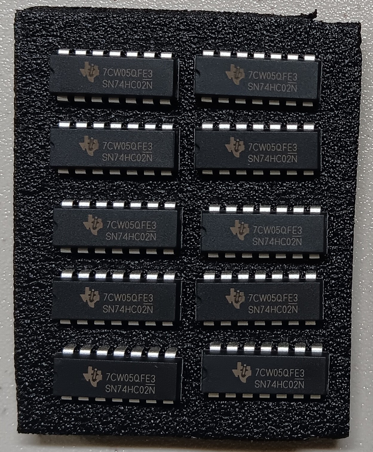10 Pieces SN74HC02N – Quad 2-Input NOR Gate IC (DIP)
