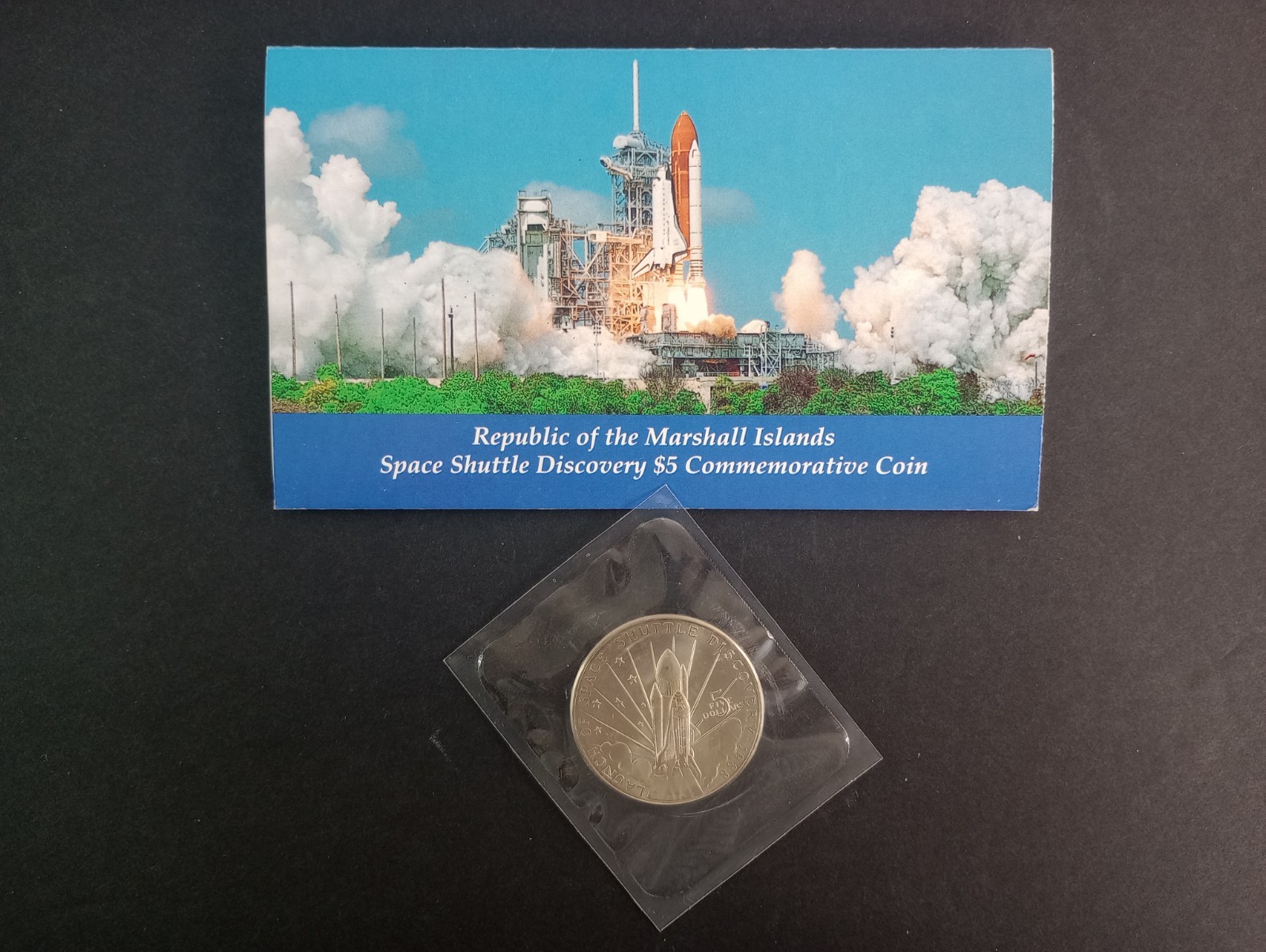 Vintage 1988 SPACE SHUTTLE DISCOVERY $5 COMMEMORATIVE COIN - Marshall Islands