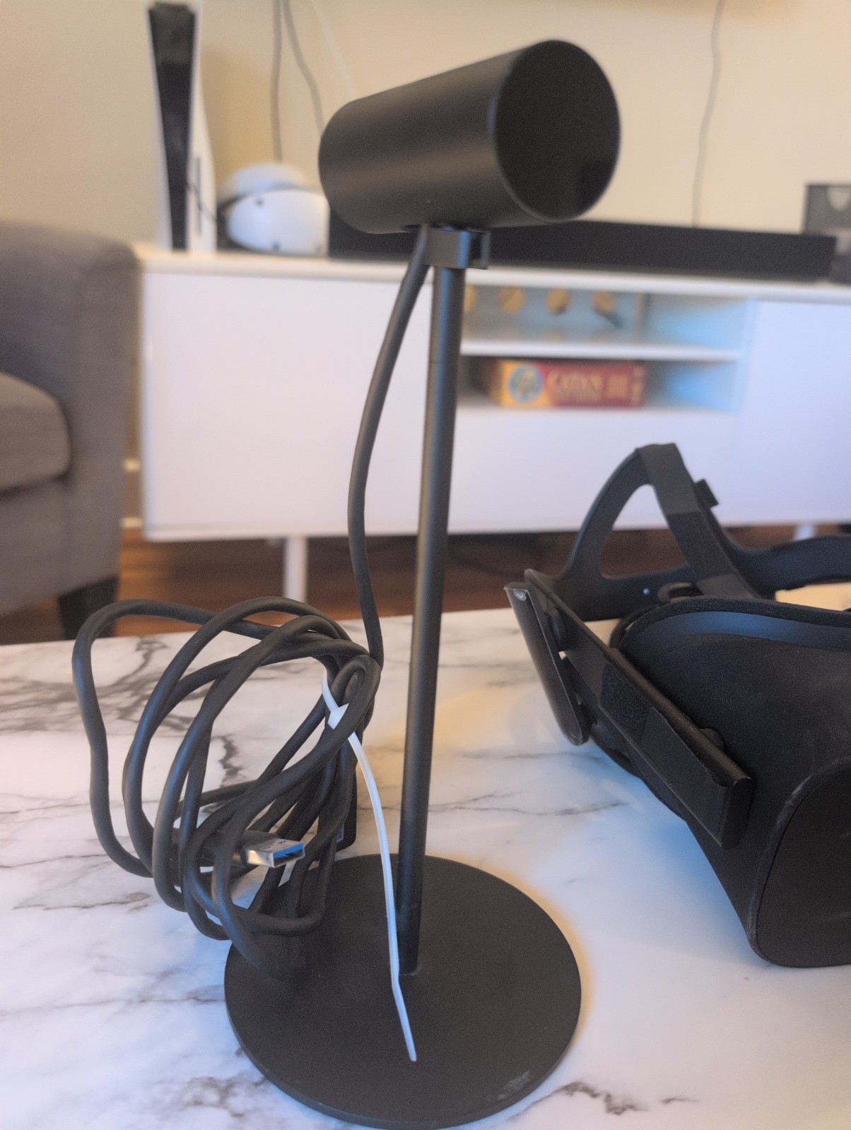 Oculus Rift CK1 PC-Powered VR Gaming Headset Wired With Controllers and sensors