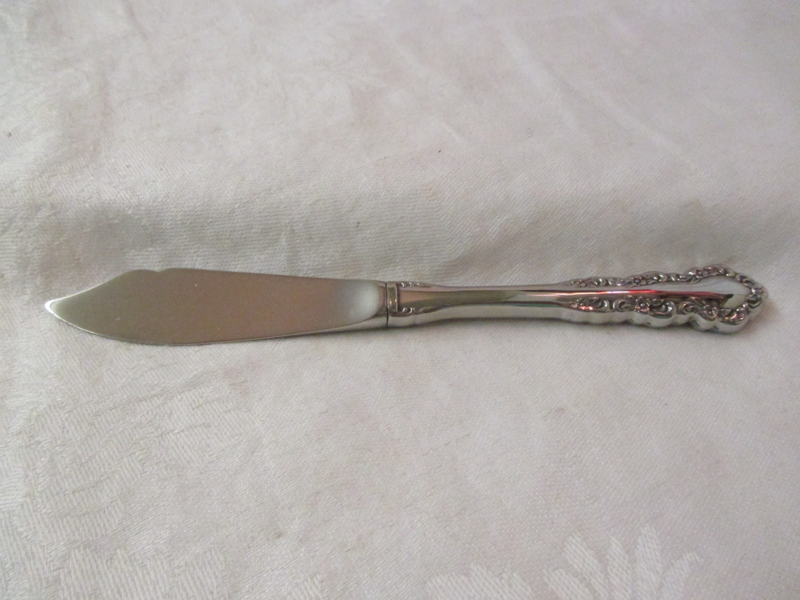 Vintage Oneida Heirloom Cube stainless Master Butter Knife Shelley