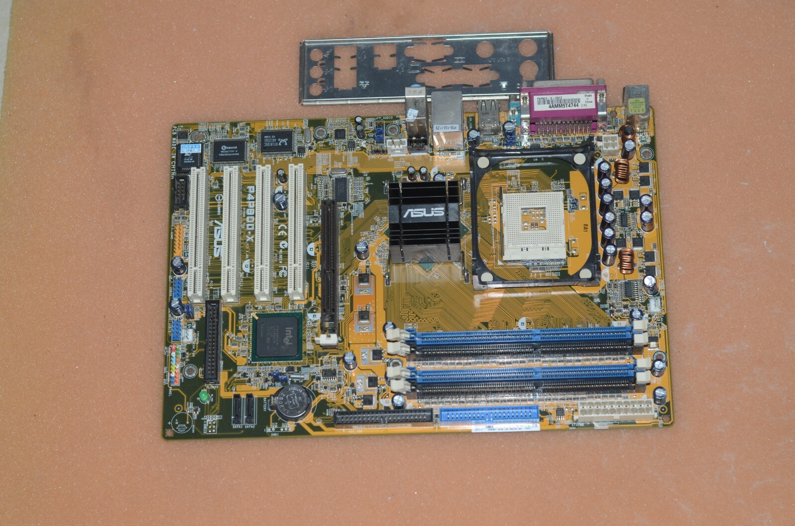 ASUSTeK COMPUTER P4P800-X DDR Socket 478, Intel Motherboard