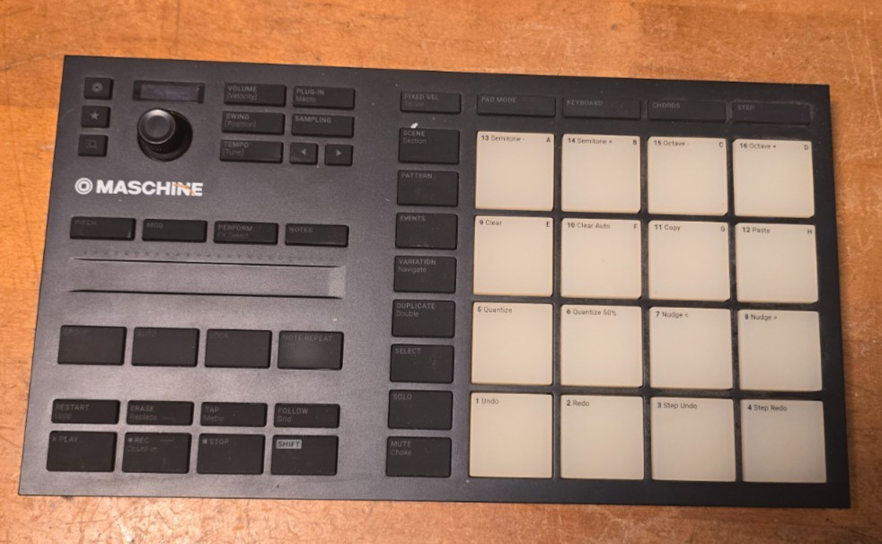 Native Instruments Maschine Mikro MK3 Groove Production Controller