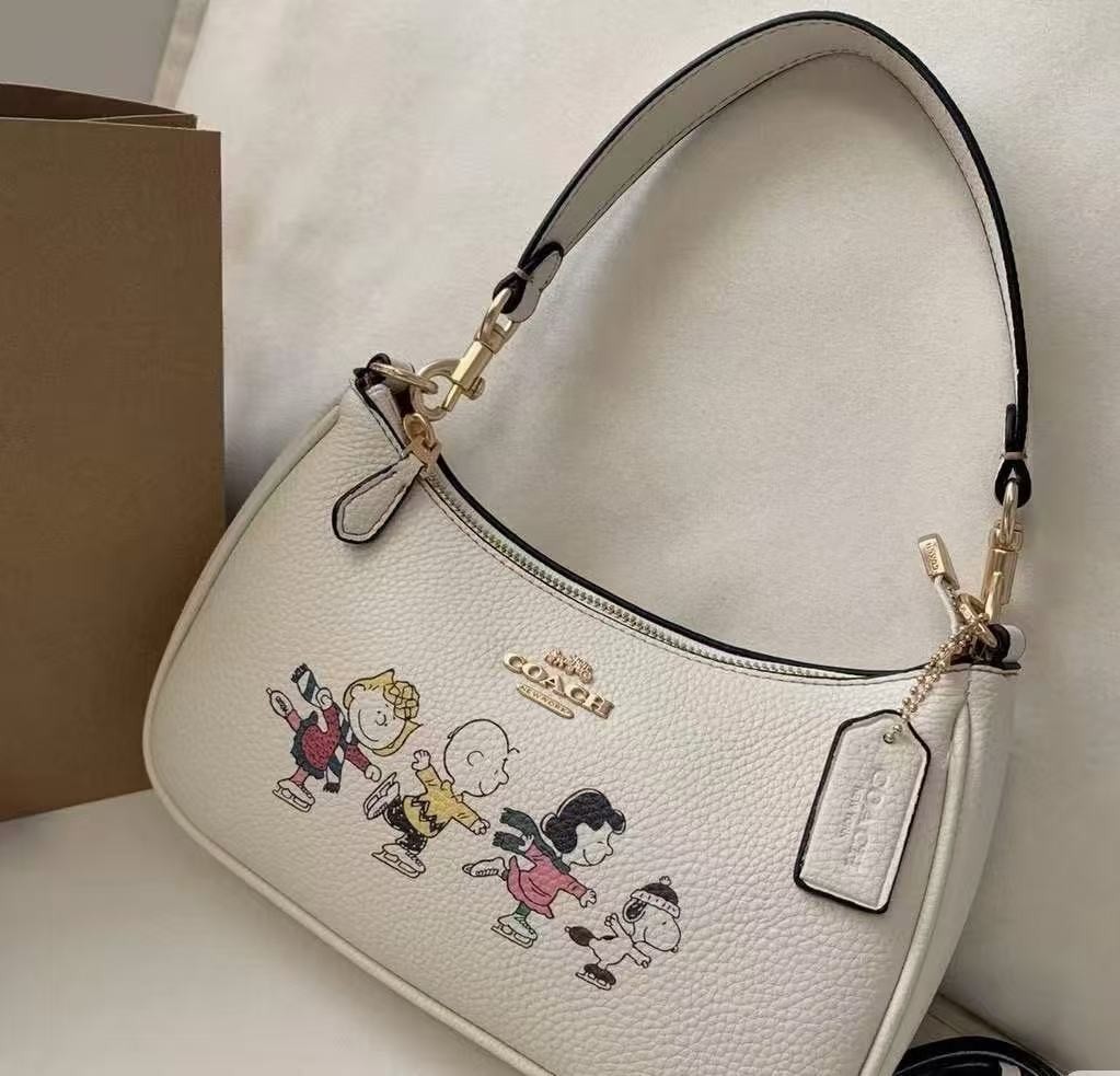 NWT CE861 Coach X Peanuts Teri Shoulder Bag With Snoopy And Friends Motif