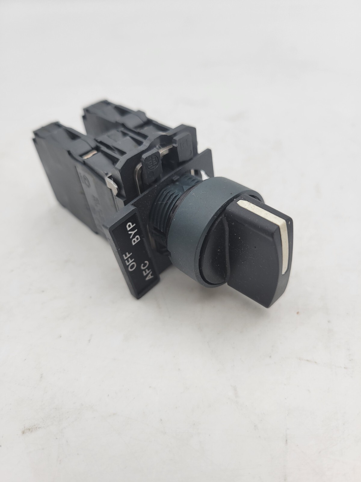 Telemencanique ZBE-204 Black Selector Switch with Two Contact Blocks A600/Q600