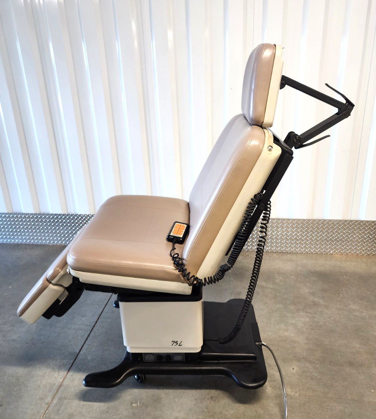 MIDMARK RITTER 75L POWER PROCEDURE EXAM CHAIR 411-011