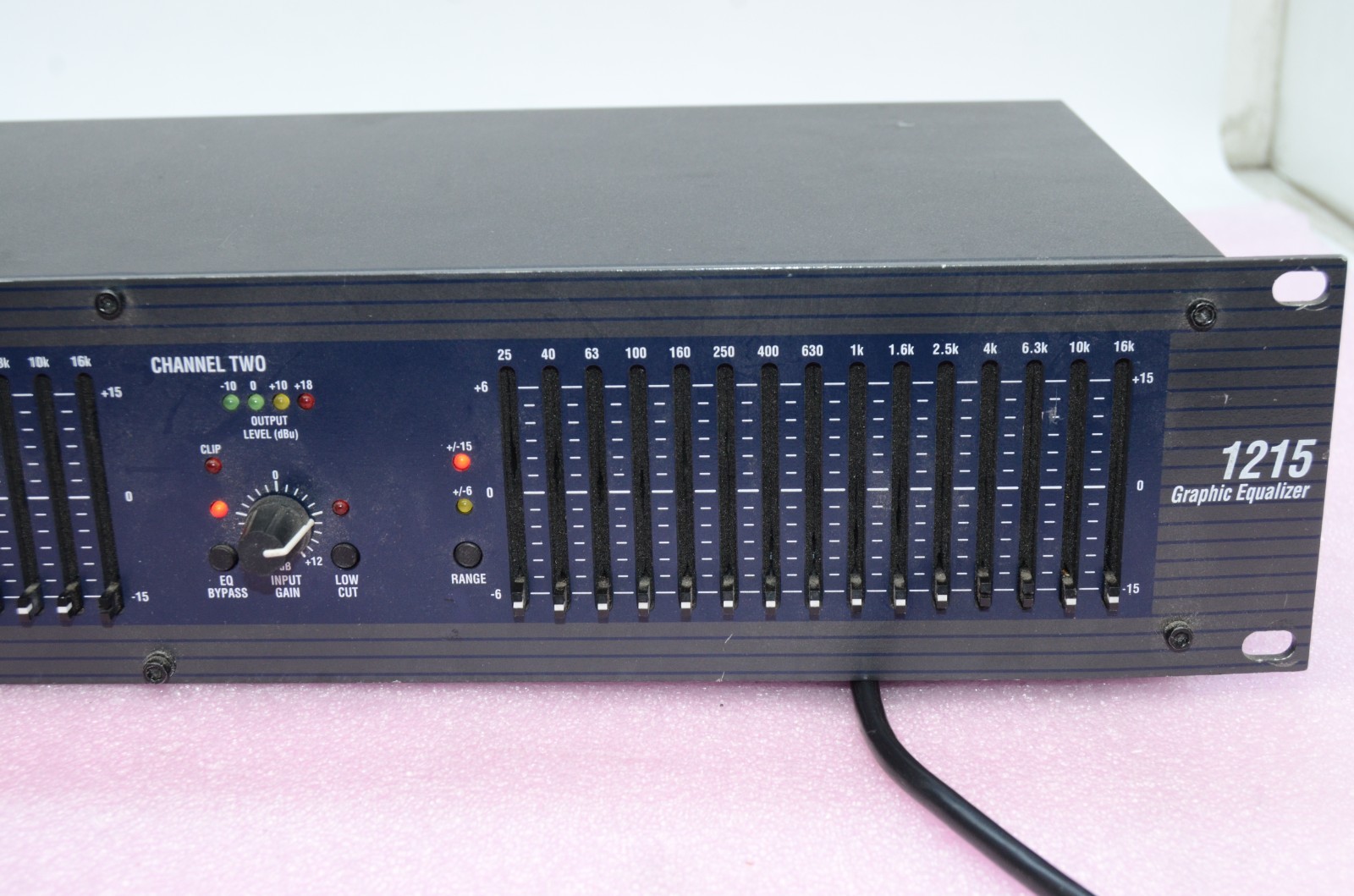 DBX PROFESSIONAL PRODUCTS 2 CHANNEL 1215 GRAPHIC EQUALIZER T8-E10