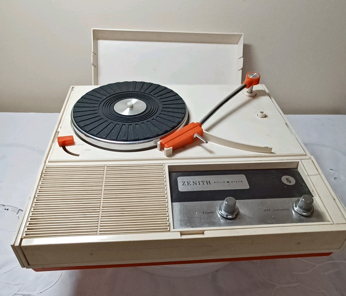 Vintage Zenith Solid State Portable Record Player Model E505F 11 X 11" AS IS!