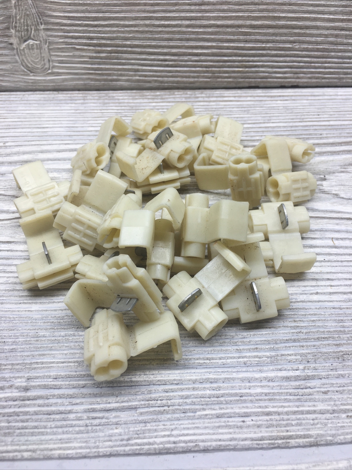 25 Pcs White Cable Connectors Quick Splice 18-14AWG Lock Wire Terminals Crimp