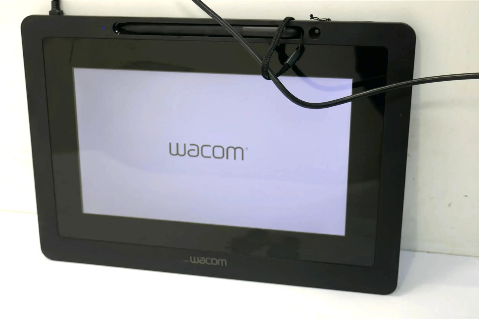 Wacom Interactive Pen Display DTU-1031X USB LCD Graphics Tablet w/ Pen