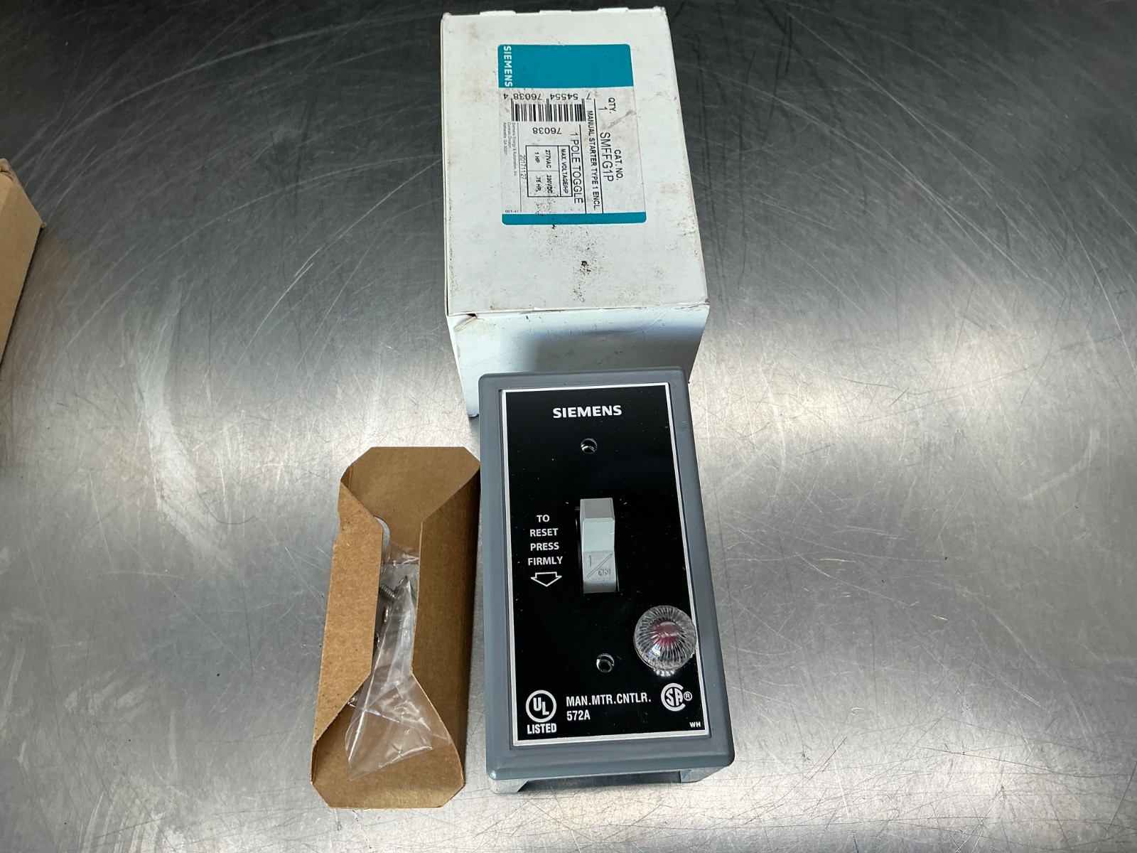 Siemens SMFFG1P I-Pole Toggle Switch with Light