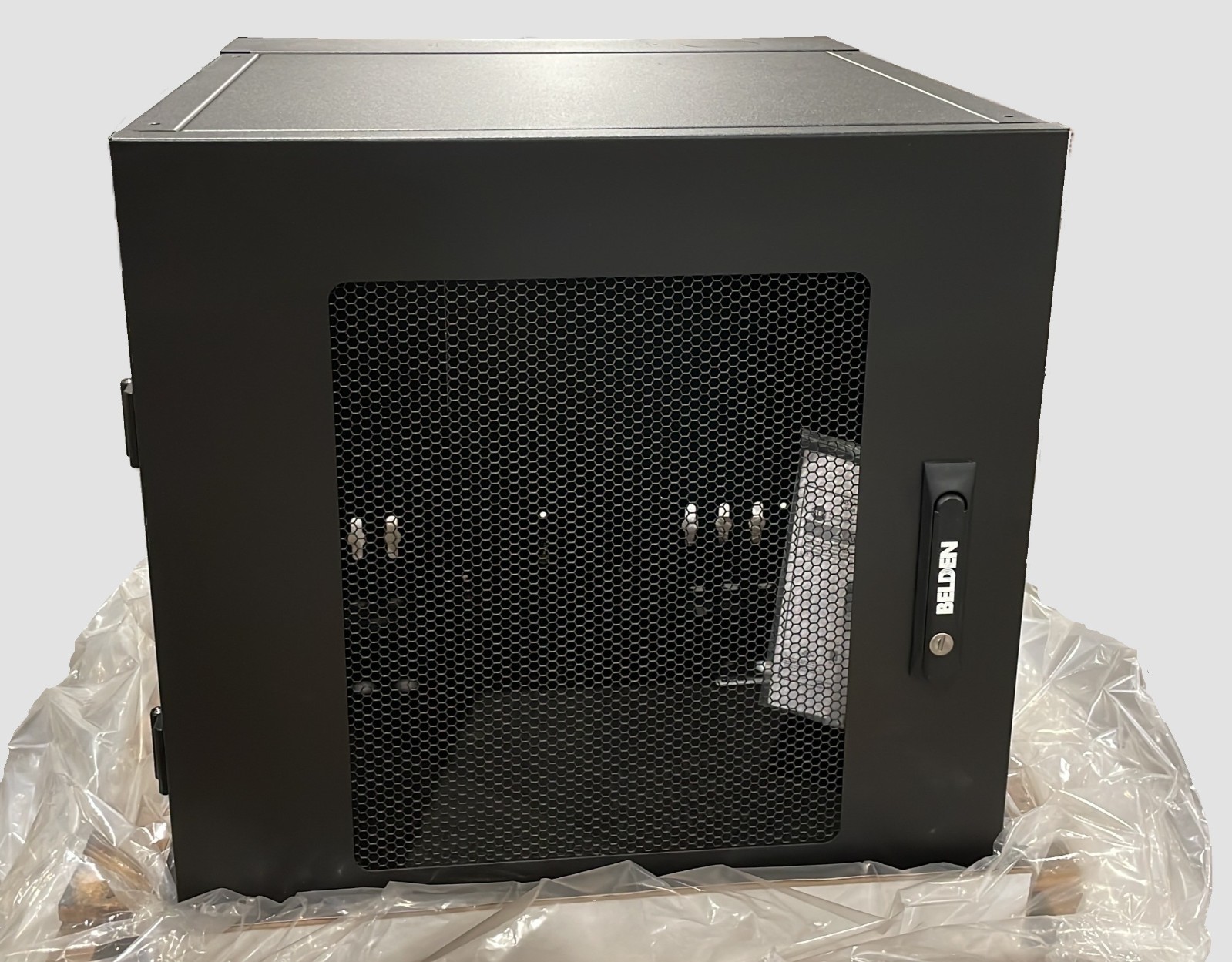 Belden 19U Wall Mount Server Cabinet 19" Rack Lockable 30" Depth XHW-3630-GD