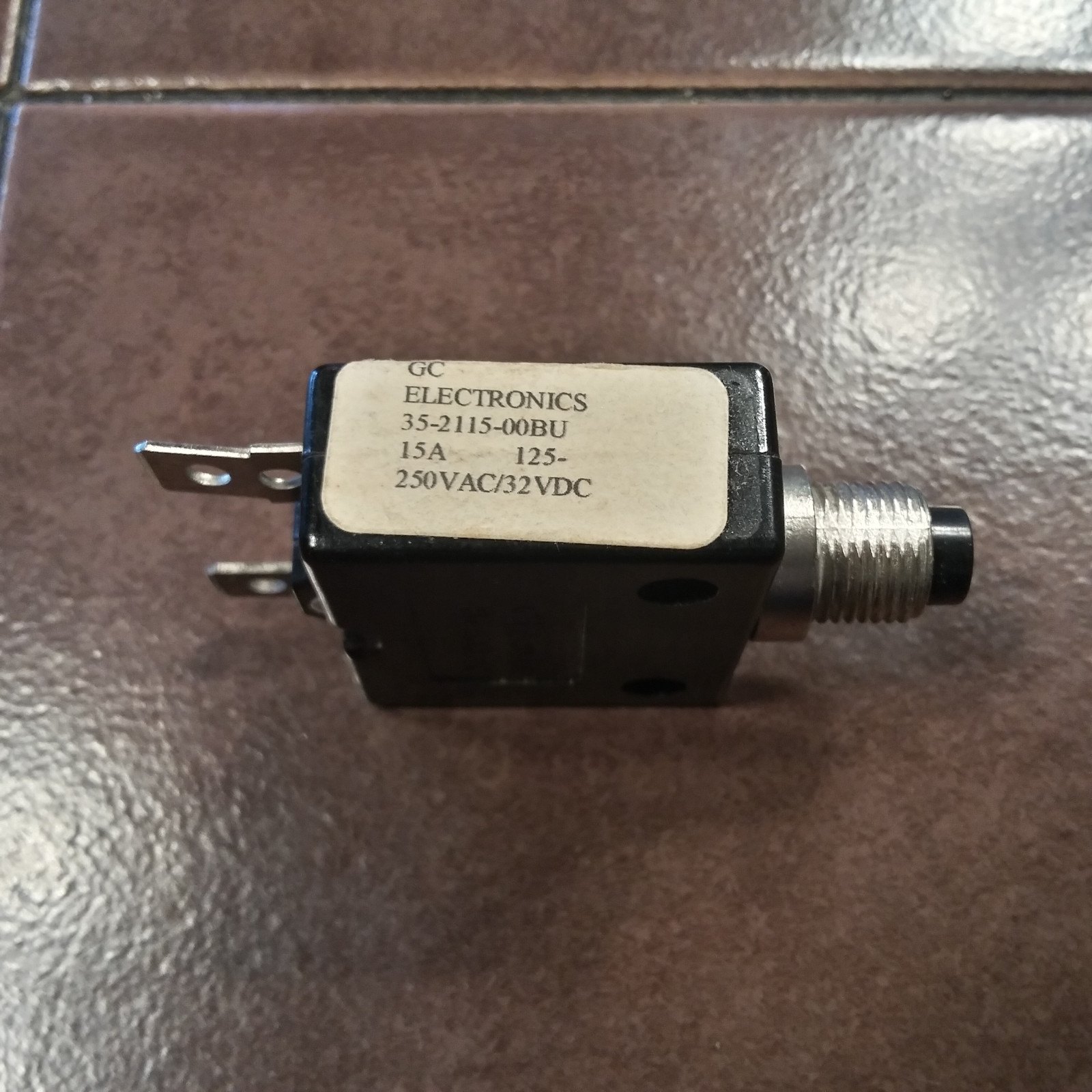 GC Electronics 35-2115-00BU, 15 Amp Circuit Breaker