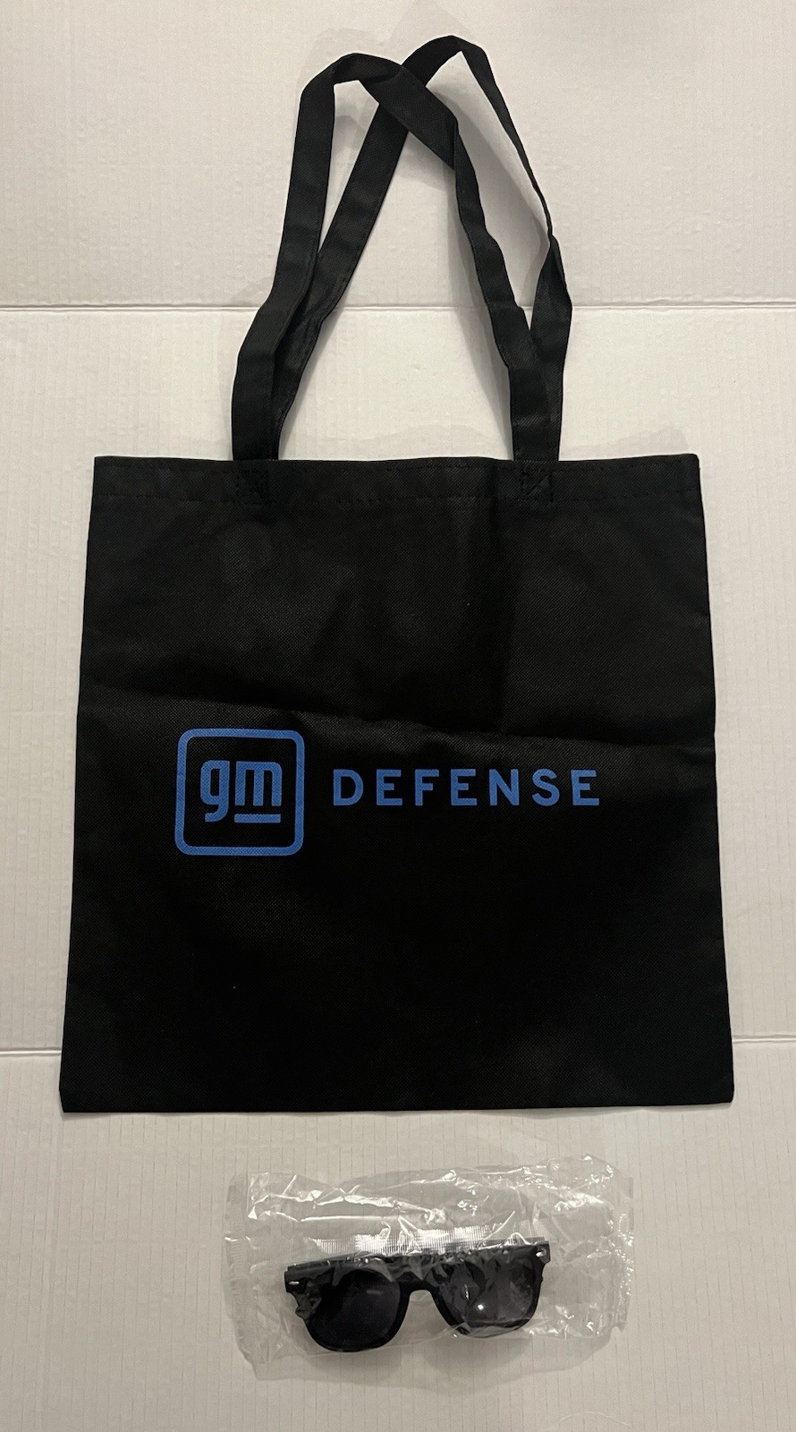 New Lot GM General Motors Defense Swag Employee Items Logo Tote Bag & Sunglasses