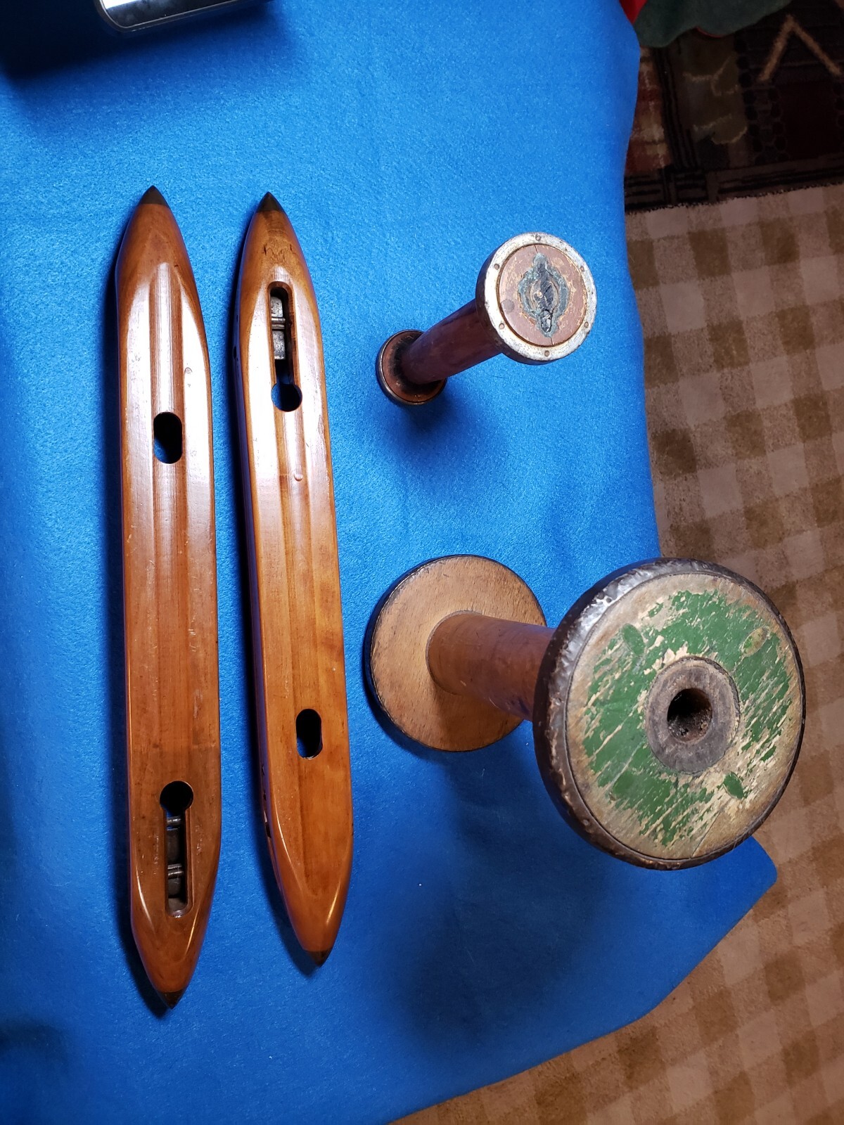 Collection 2 Vintage wooden weaving loom boats and 2 wood Spools large & small