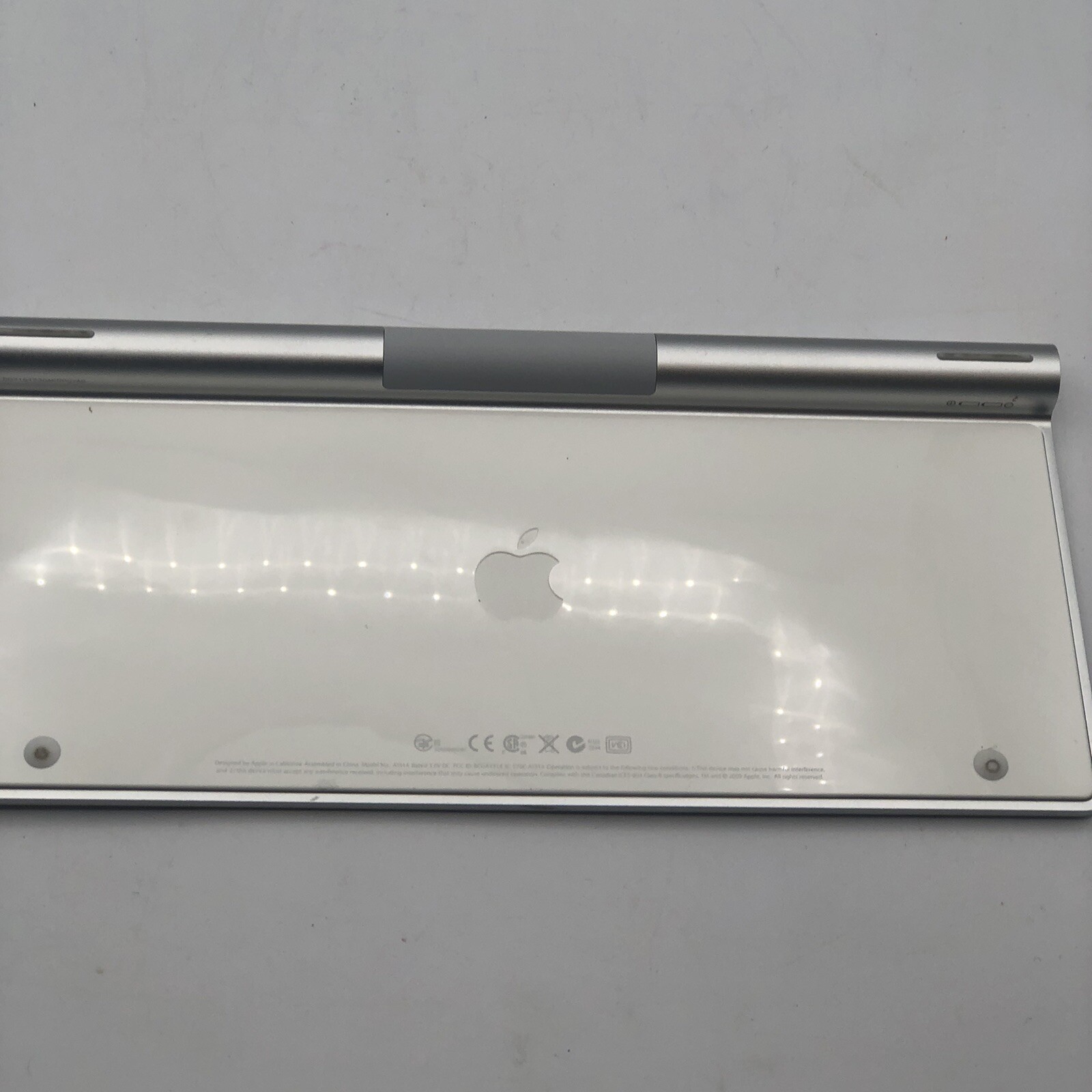 Apple A1314 Wireless Bluetooth Keyboard Silver And White