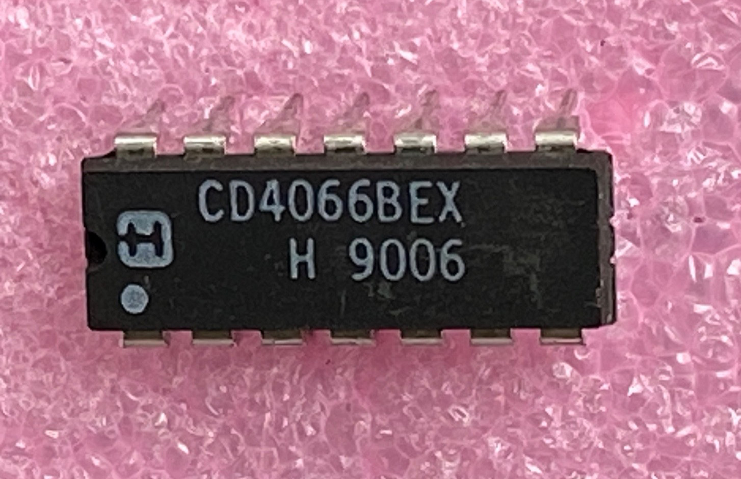 Harris CD4066BEX quad bi-lateral switch Integrated Circuit