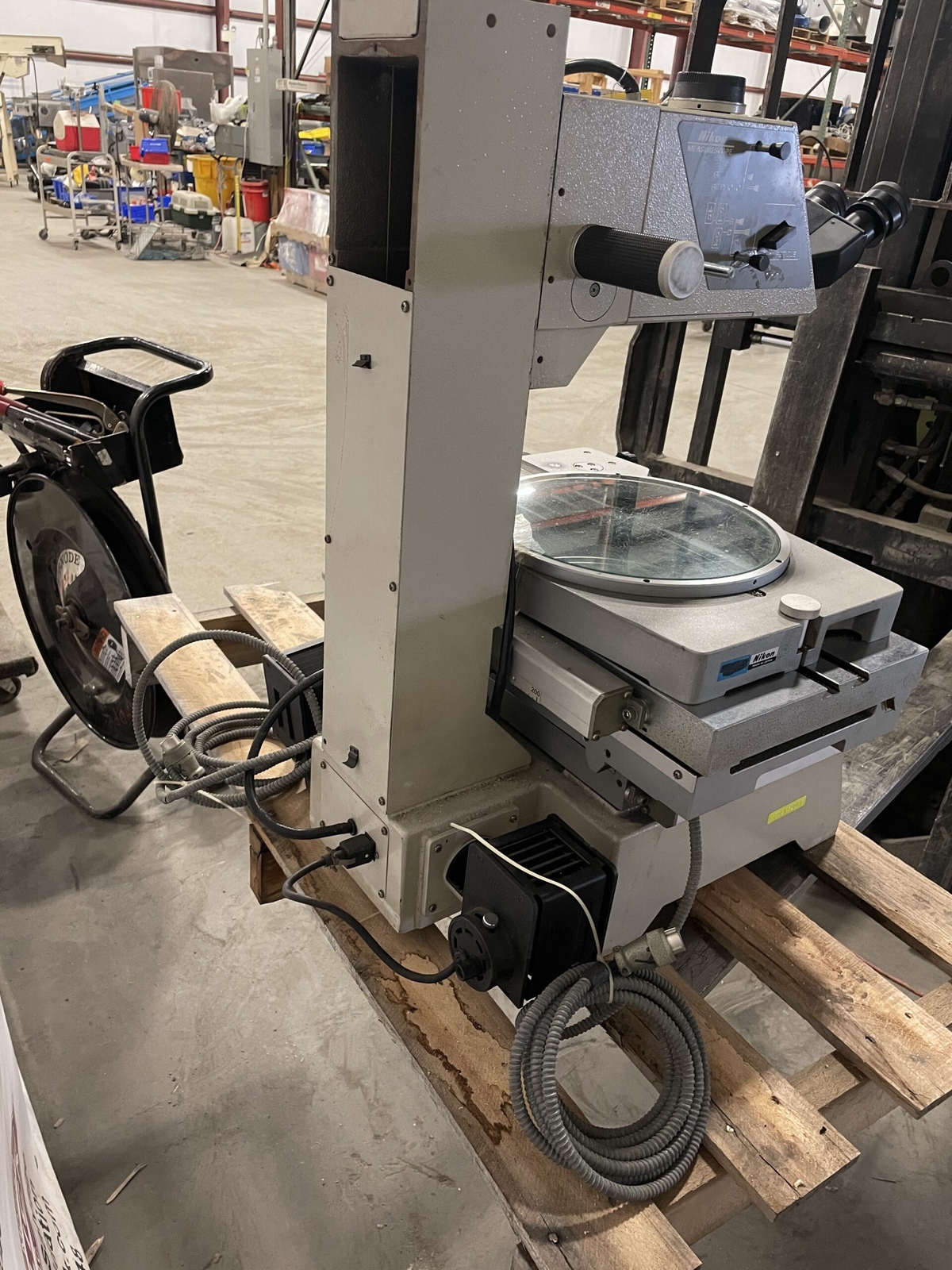 Nikon Measurescope 20 Laboratory/Toolmakers Microscope
