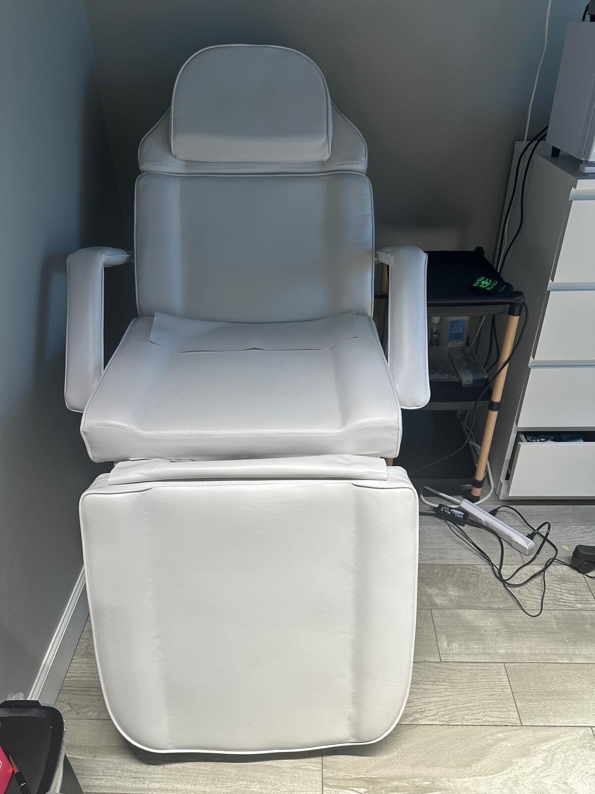 72in Electric Height Adjustable Facial Massage Bed