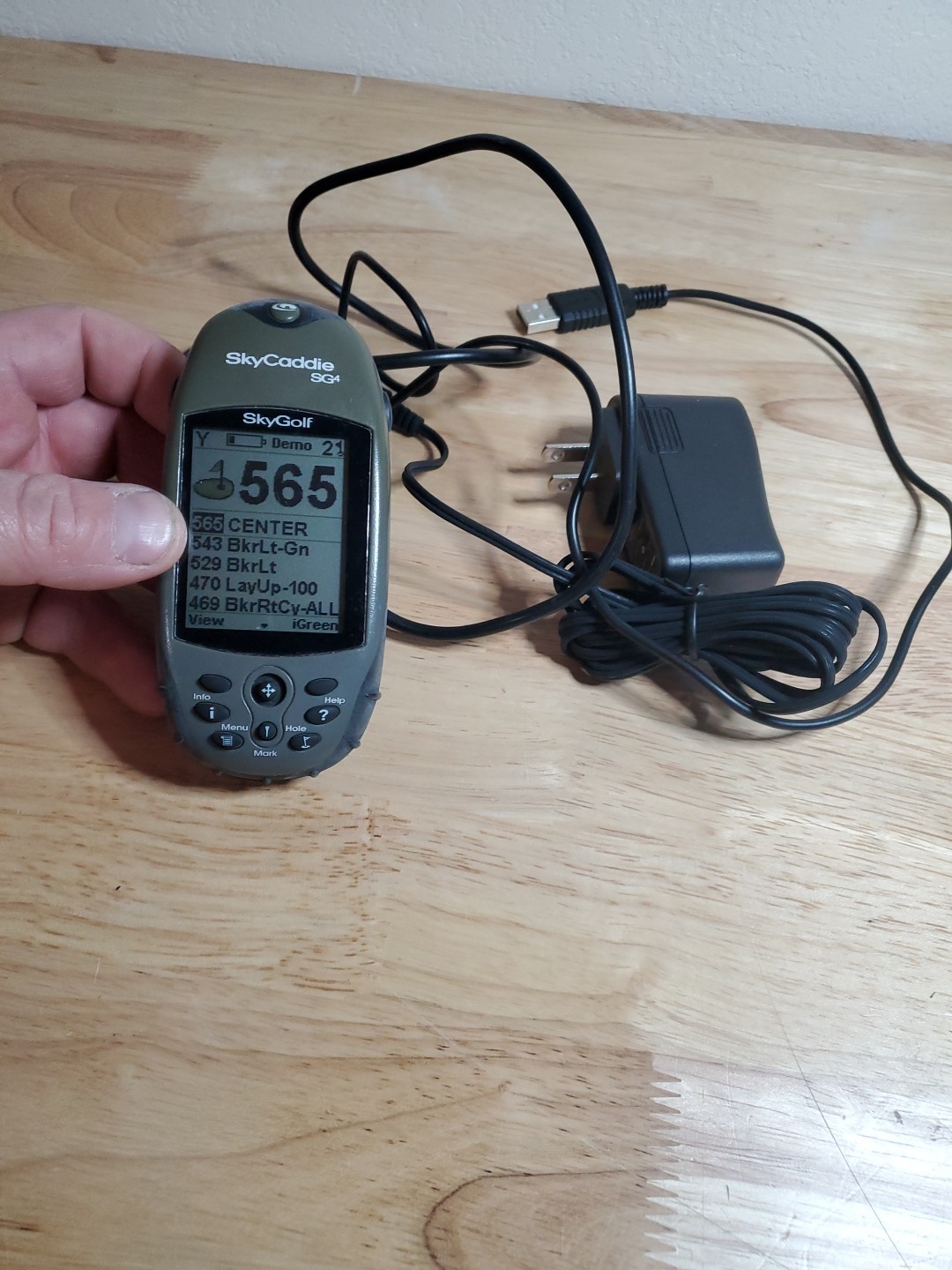 SKYCADDIE SG4 SKY GOLF CADDIE GPS / RANGEFINDER W/ CHARGER USB CABLE