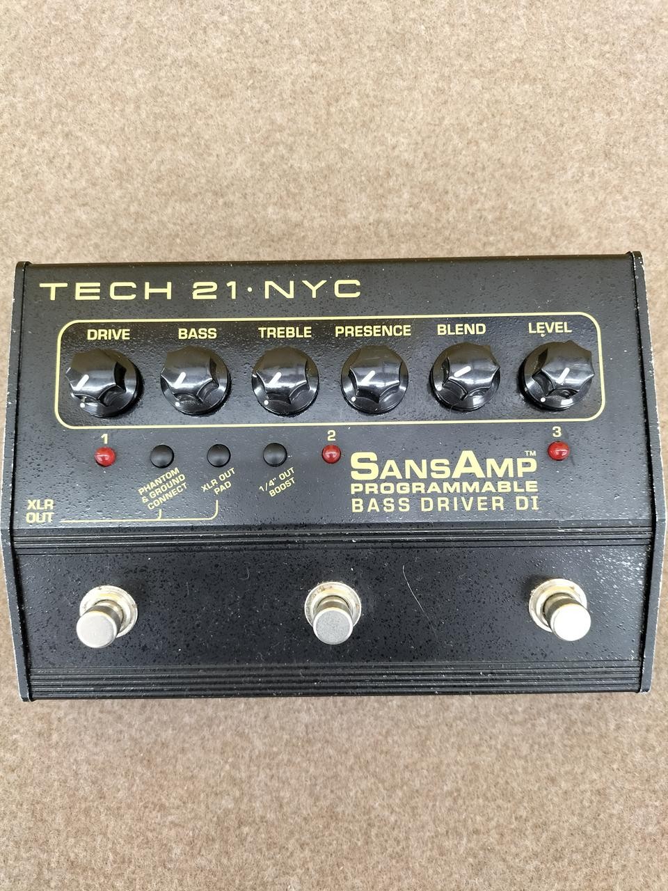 TECH21 Sans Bass DI Preamp with Power Adapter for Bass Guitar Used